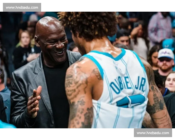 黄蜂主帅盛赞三球：防守能量点燃全队引擎